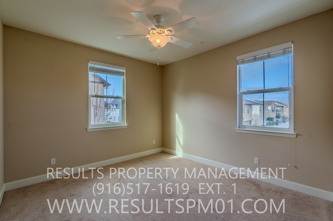 Building Photo - Spacious 3 Bedroom home! Great location!