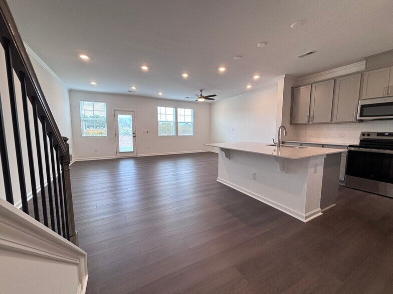 Building Photo - 78 Blossom Field Way