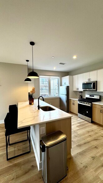 Building Photo - 203-205 Randolph Ave Unit# 101