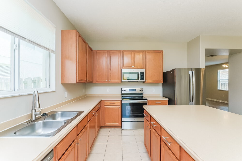 Building Photo - 9121 Lantern Oak Way