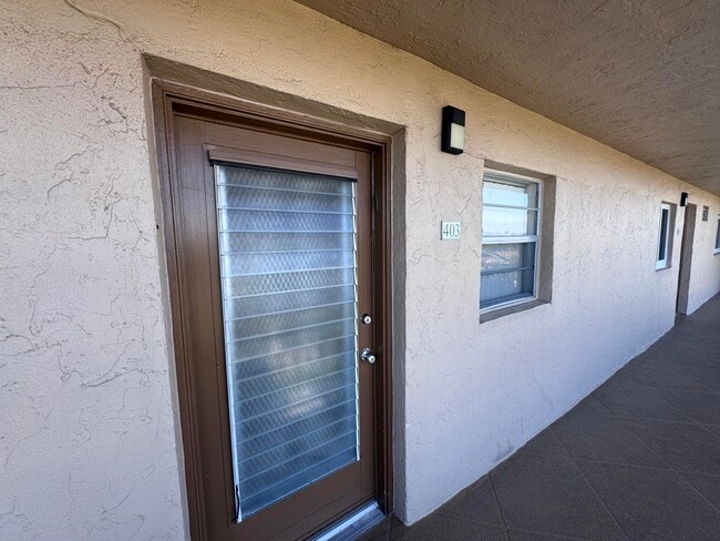 Building Photo - 300 NE 26th Ave