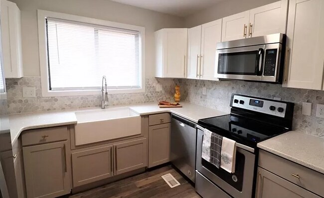 Building Photo - 5733 Waterwood Dr