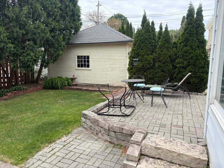 Building Photo - 555 N 63rd St