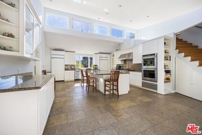 Building Photo - 11215 Sunset Blvd