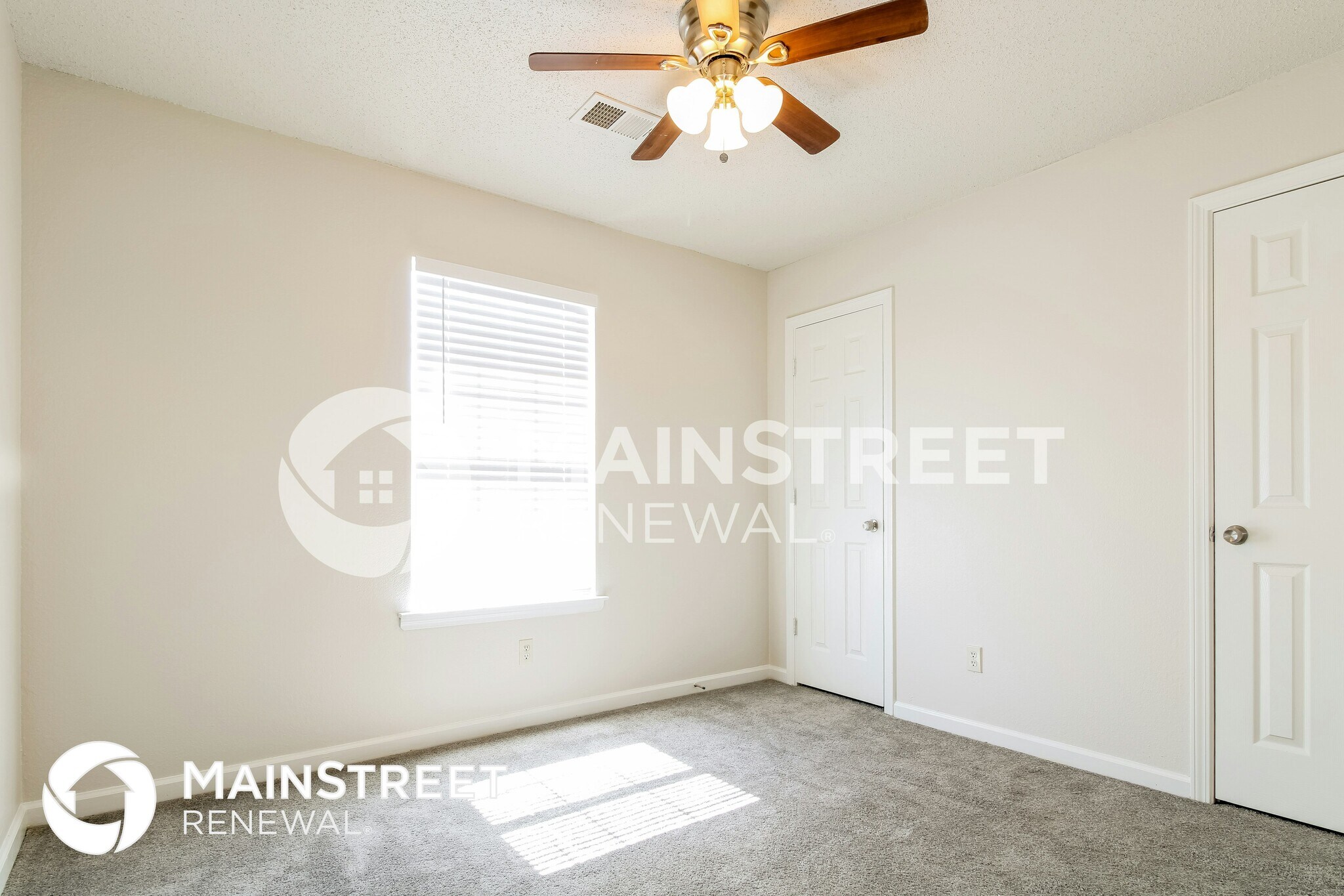 Building Photo - 4660 Royal View Dr