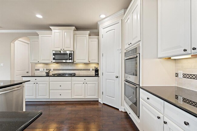 Building Photo - 21909 Esmeralda Dr
