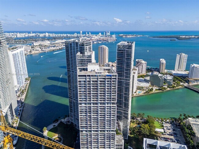 Building Photo - 465 Brickell Ave