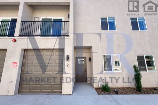 Building Photo - 3Bed/2.5Bath Townhouse in Sedona! FIRST MO...