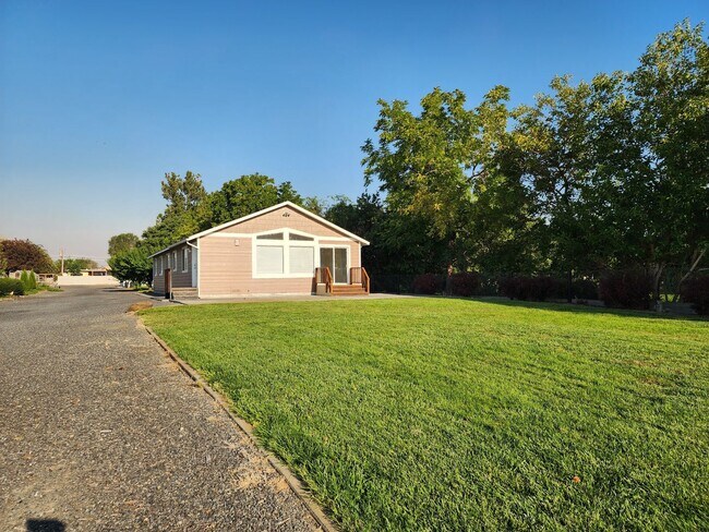 Building Photo - Lake house with Shop on 1/2 acre