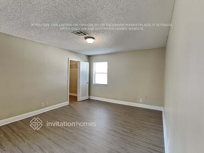 Building Photo - 3914 NW 72nd Dr