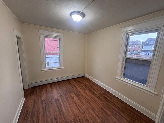 Building Photo - 17 Roosevelt St