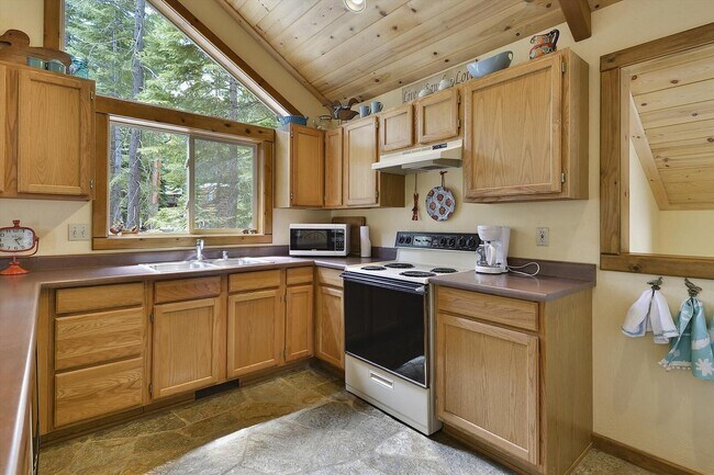 Building Photo - LEASE PENDING- Woodacre Ski Lease