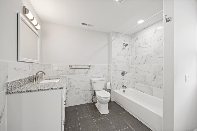 Building Photo - 38 Longvue Dr