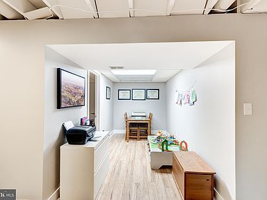 Building Photo - Meticulously maintained 2 bed 2 bath home