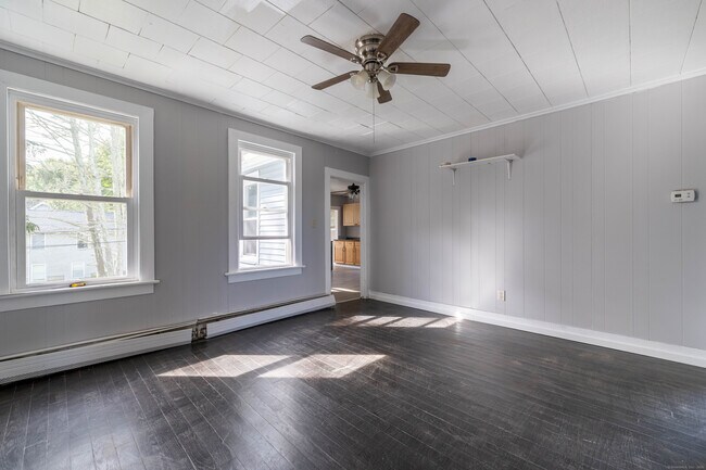 Building Photo - 324 Norwich Ave