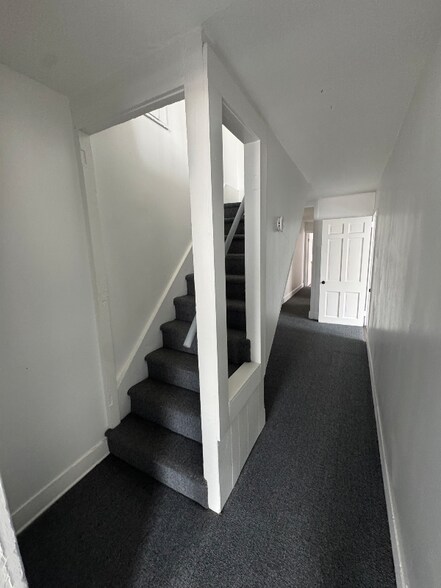 Building Photo - 106 E Pine St