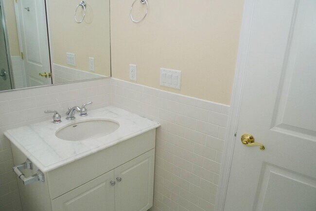 Building Photo - 22 Hemlock Lane