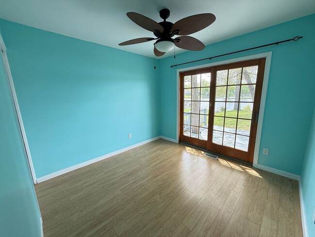 Building Photo - Lakefront Home on Lake Columbia – Private Dock & Spacious Backyard