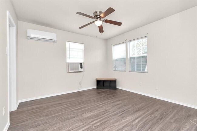 Building Photo - 915 Eleanor St