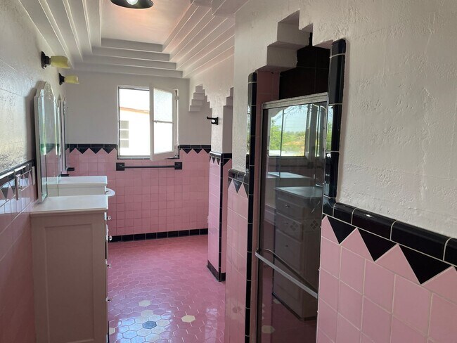 Building Photo - 316 Park Ave