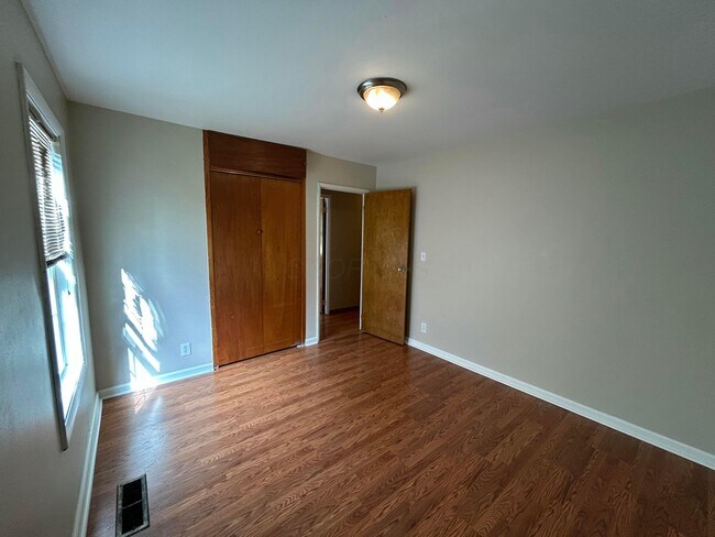 Building Photo - 115 Phelps Rd
