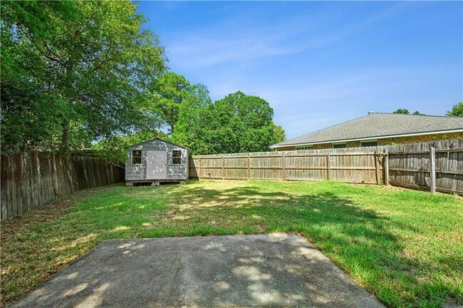 Building Photo - 103 Candy Cir