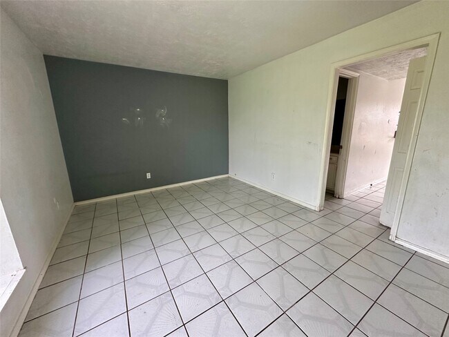 Building Photo - 13517 Castilian Dr