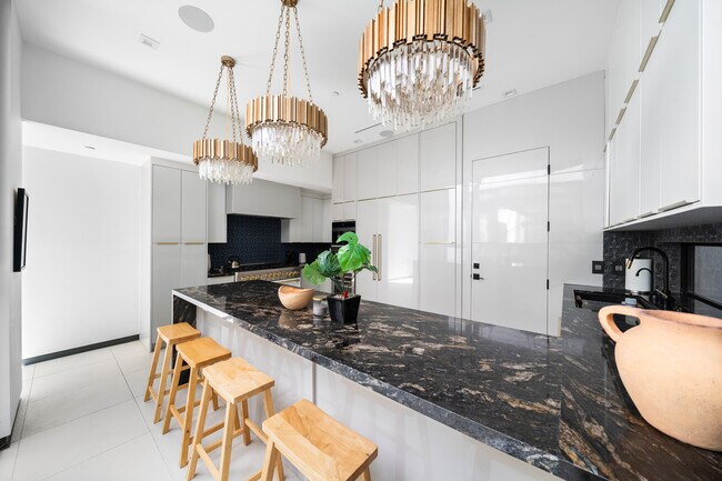 Building Photo - 838 California Ave