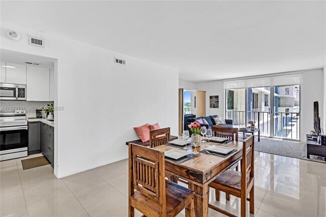 Building Photo - 800 West Ave