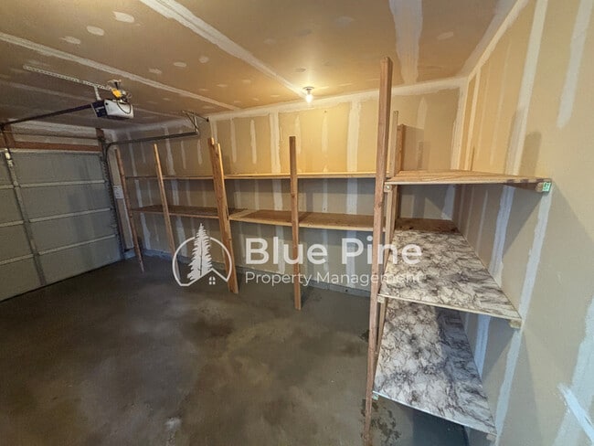 Building Photo - 3920 E Deloy Dr