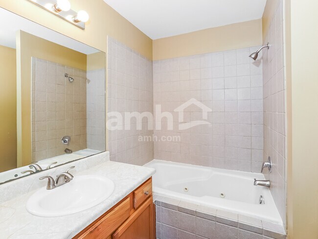 Building Photo - 1533 Cedar Springs Cir