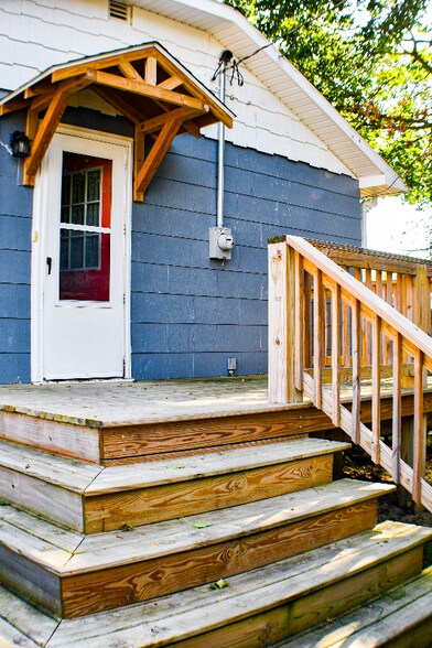 Building Photo - 308 Maple St