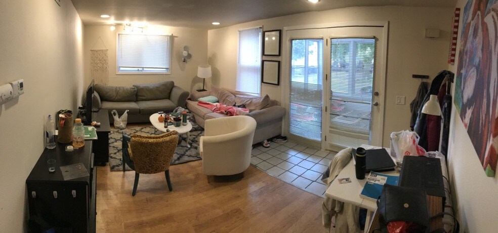 living room - 18 N Bassett St