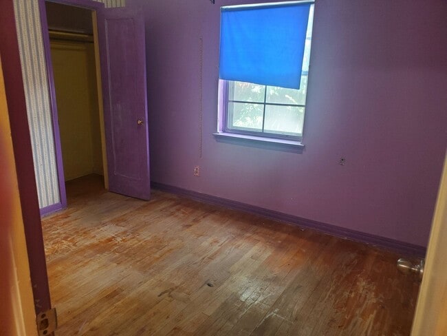 Building Photo - Available Now! 4Bed 1.5Bath NorthSide Home