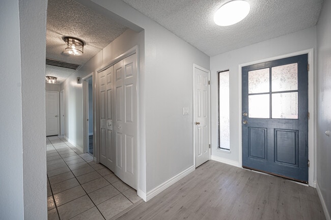 Building Photo - 2247 Heavenly View Dr