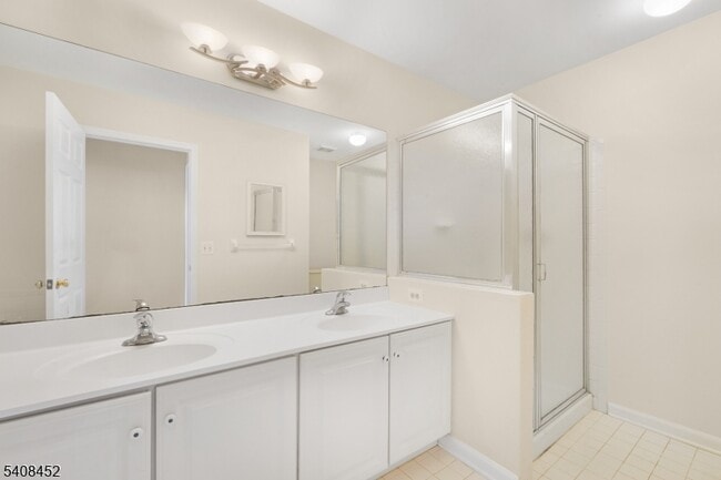 Building Photo - 12 Woodmont Dr