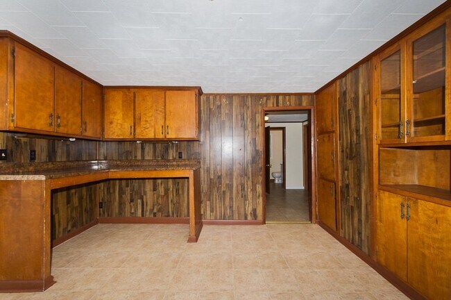 Building Photo - Special: 3 bedroom, 1 bath house $300 off for a lease starting 3/1/26 or sooner