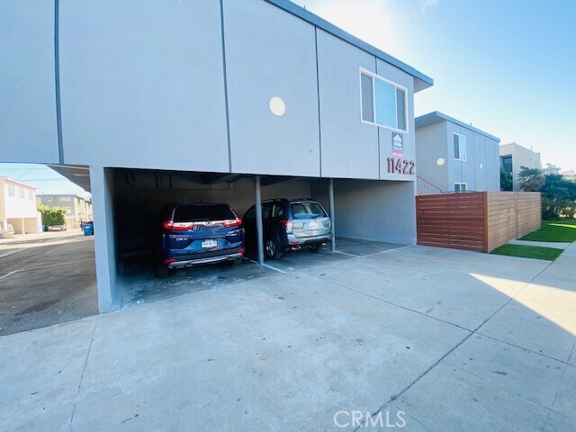 Building Photo - 11422 Iowa Ave