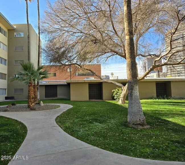 Building Photo - 349 E Thomas Rd