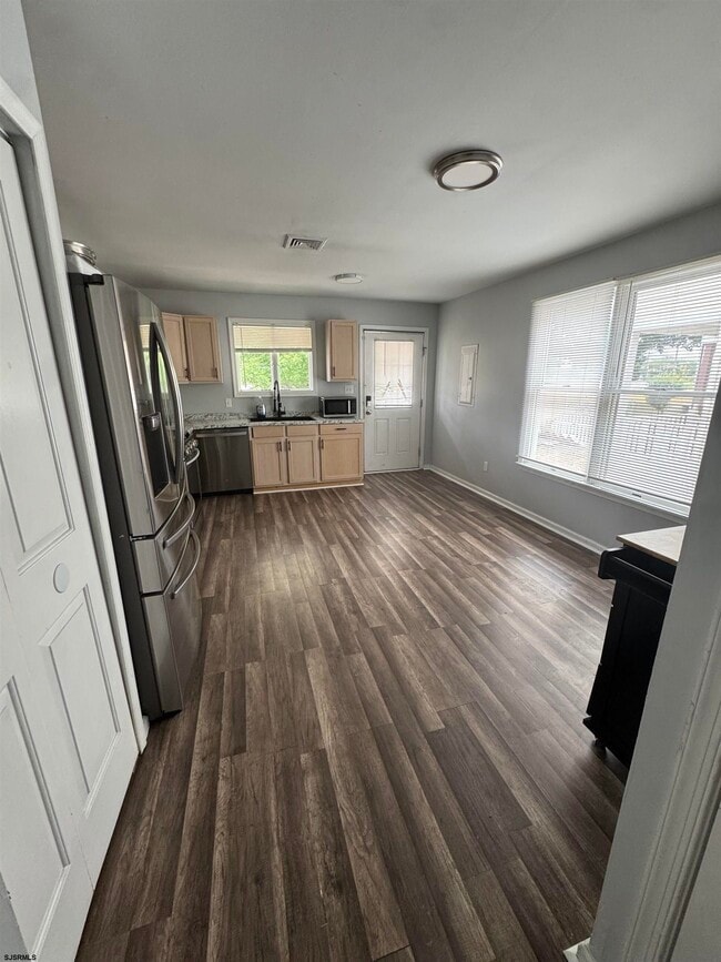 Building Photo - 325 N Ohio Ave