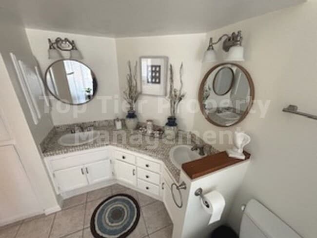 Building Photo - **Beautiful, Fully-Furnished 2 bed / 2.5 b...