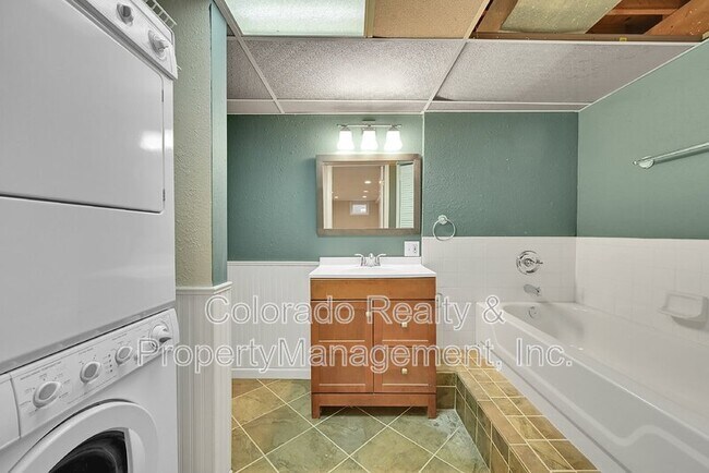 Building Photo - 2430 S Eagle Way