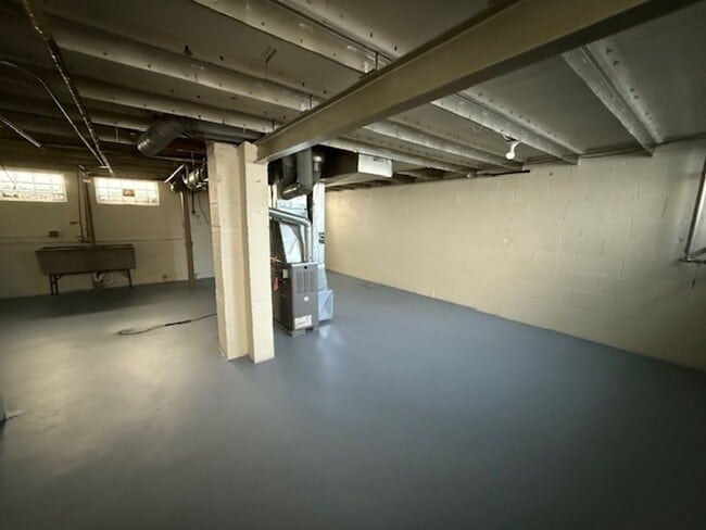 Building Photo - West Allis 3 bedroom 1 bath 2.5 car garage