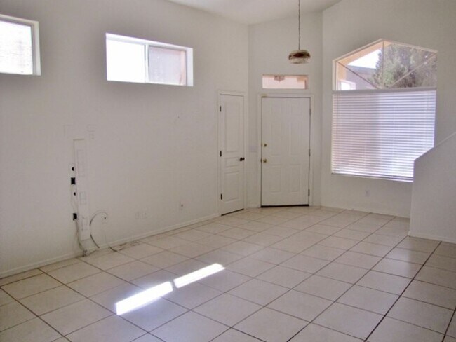 Building Photo - 3BR/2BA/2CG, 1615 sq.ft. home in Sierra Springs subdivision in Sierra Vista, AZ