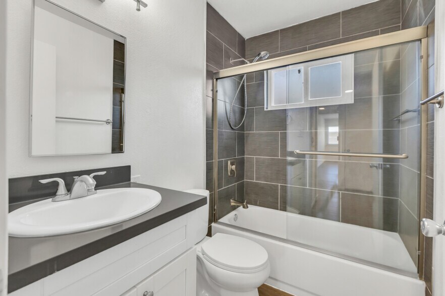 Building Photo - 2405 Cava Ct