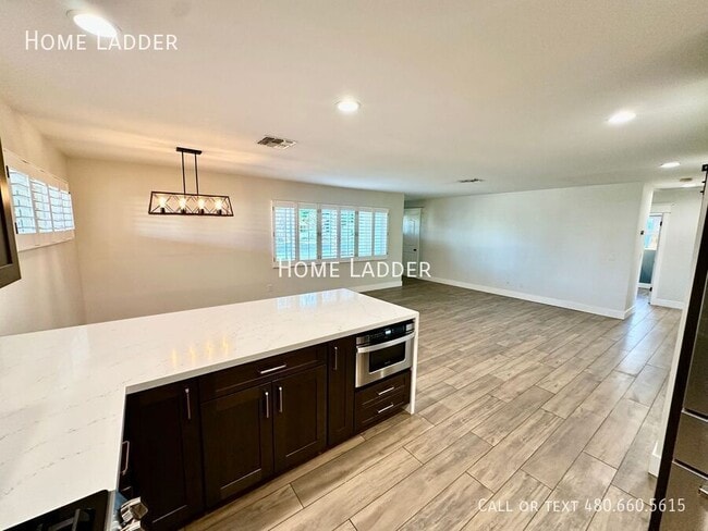 Building Photo - 4728 E Edgemont Ave