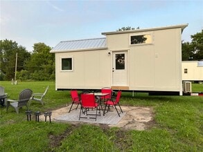 Building Photo - 301 S Prairie St