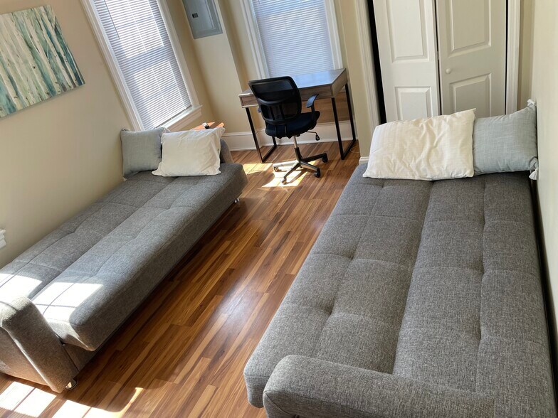 Building Photo - 600 Roxborough Ave