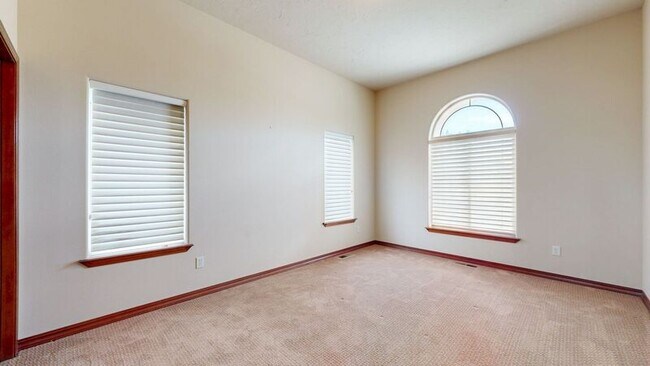 Building Photo - 464 Sundance Dr