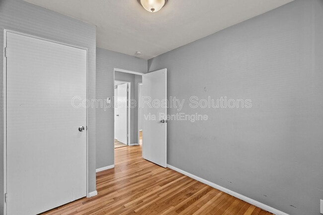 Building Photo - 1216 Lakeview Ave